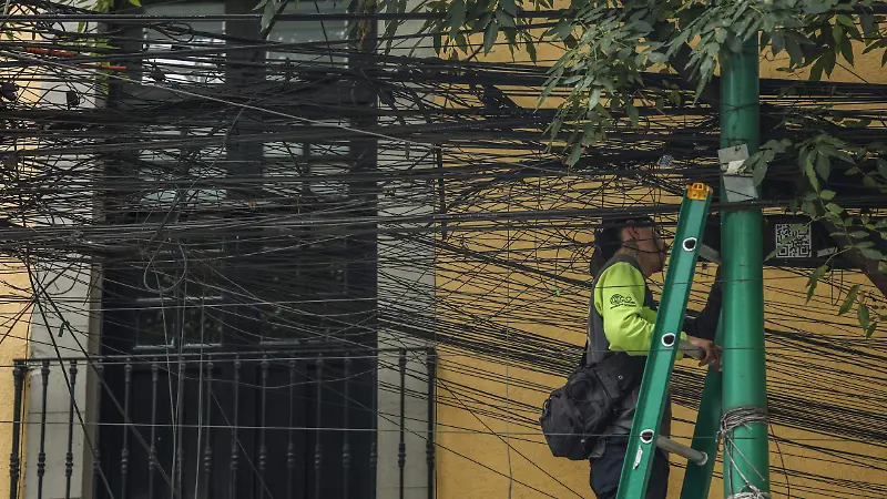 Cables Manuel Carpio y Jaime Torres Bodet Colonia Santa Maria la Rivera cables
